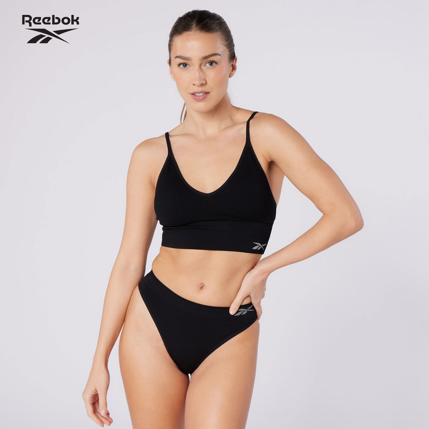 U4_10160_RBK_BLK_MAGGIE_02